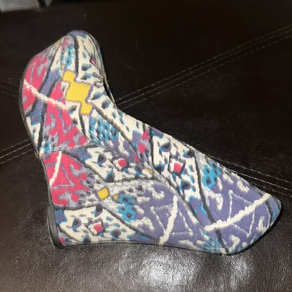 Steve Madden Pammyy High Platform Psychedelic Material, Size 7.5 M, Multicolor - Picture 3 of 13